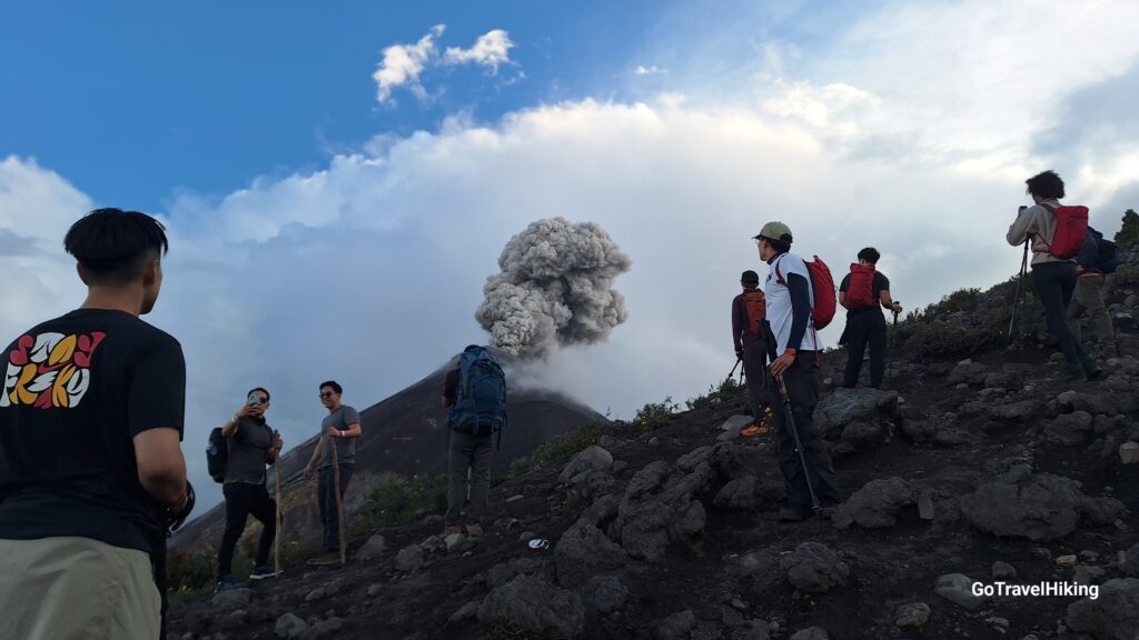 Hikes stop in awe to see Volcano Fuego erup